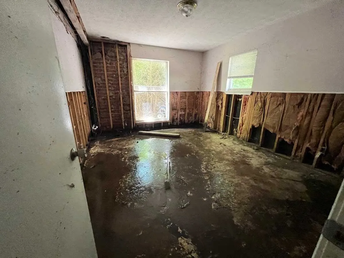 Water Damage Restoration services in Paradise, MI